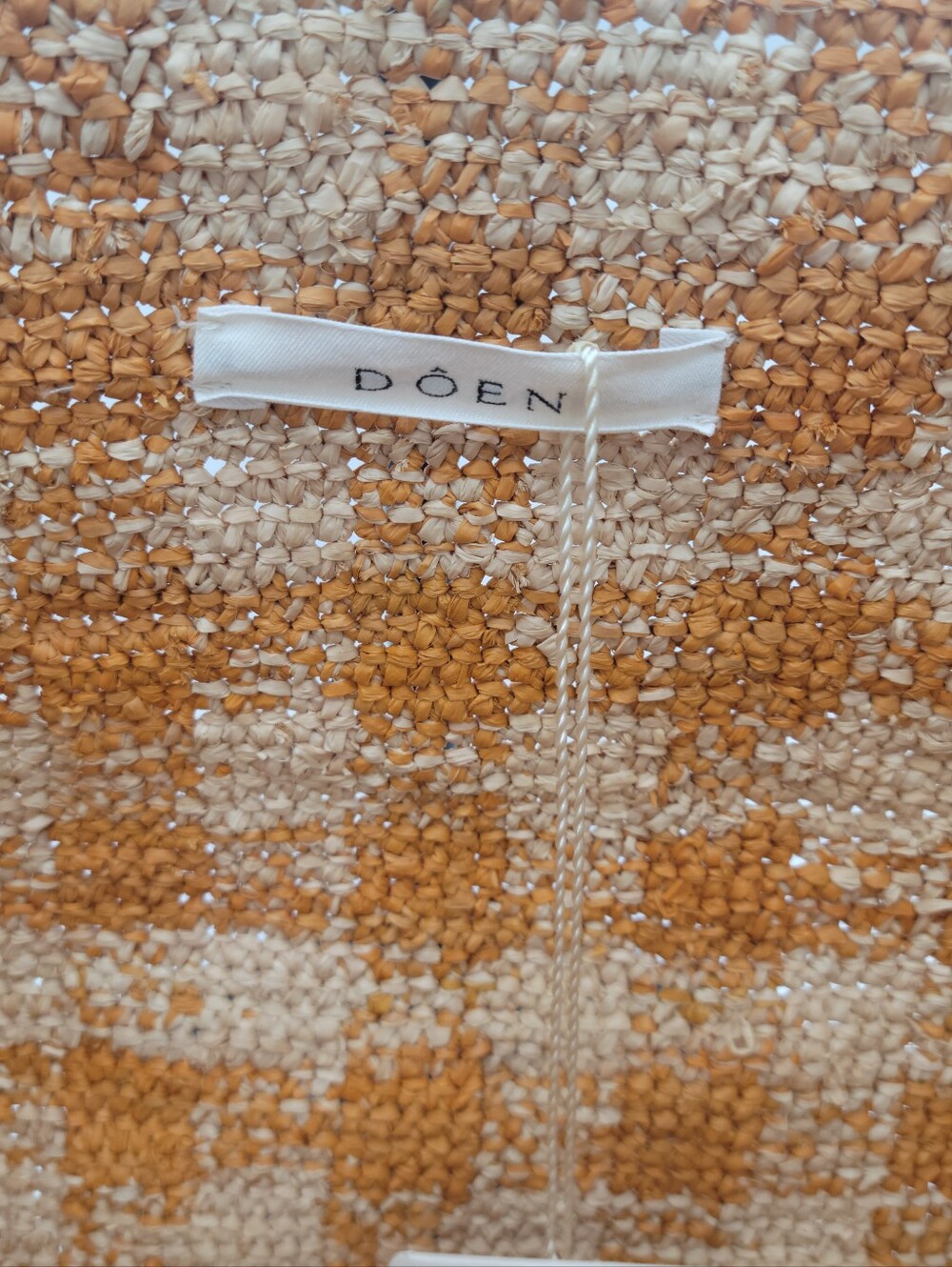 NWT Dôen Woven Straw Tote Bag in Beige & Tan - Picture 3 of 3